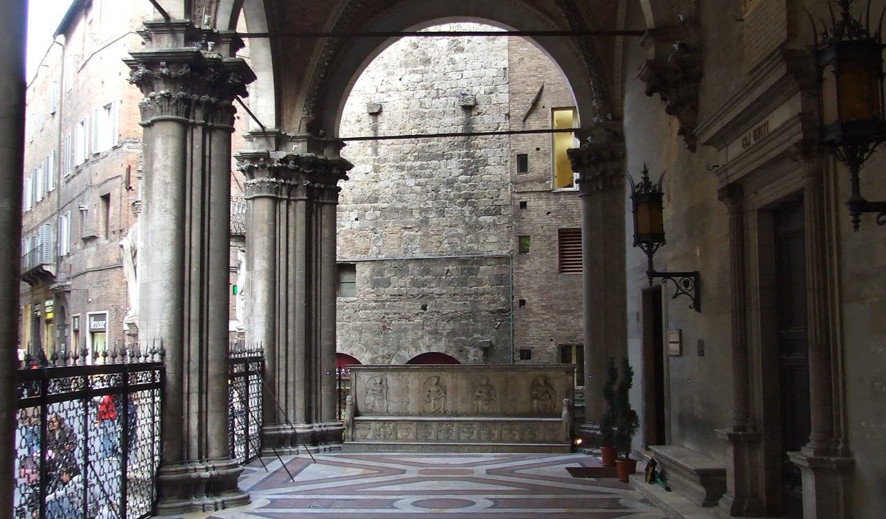 Loggia della Mercanzia a Siena