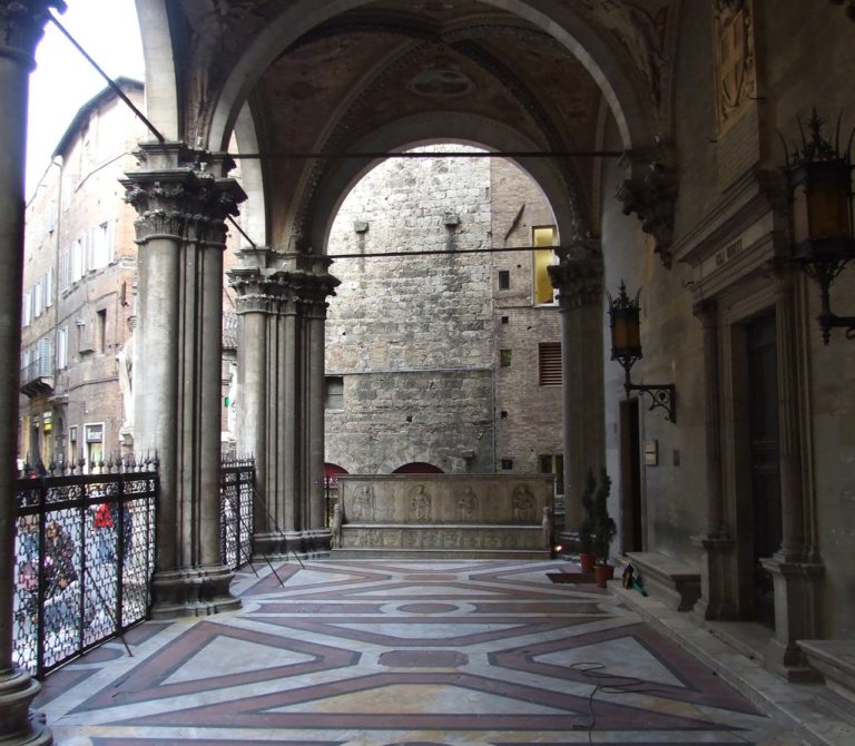 Loggia della Mercanzia a Siena